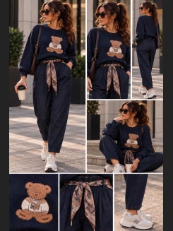 Granatowy sweter z uroczym misiem